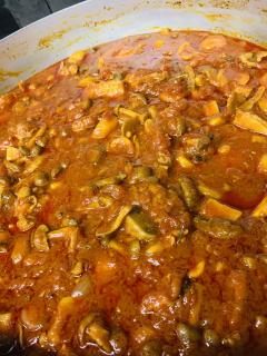 地鶏ときのこのカチャトーラ(猟師風トマト煮込み)