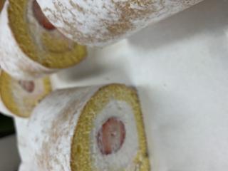 いちごロールケーキ！本日ご準備しております♪